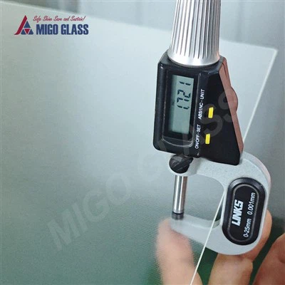 1.6 मिमी लो आयरन प्रिज्मेटिक मैट टेम्पर्ड ग्लास